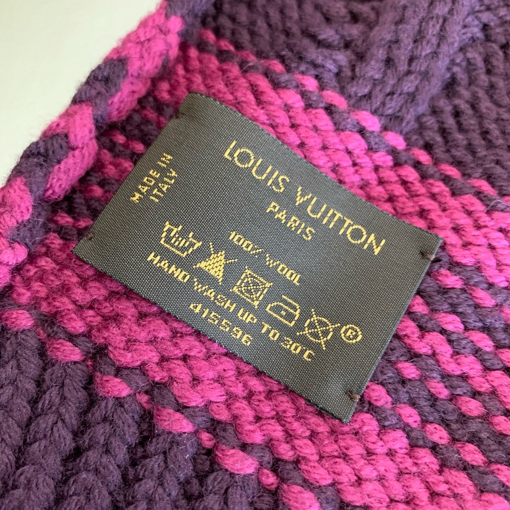 100% authentic Louis Vuitton purple wool scarf shawl embroidery LV logo new - Picture 3 of 3